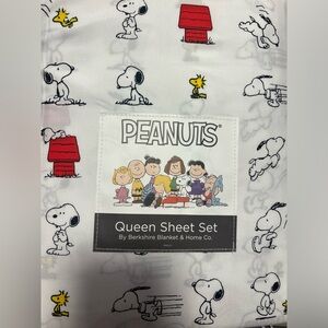 NWT Snoopy Queen Sheet Set